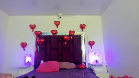 Snapshot of danaandthamaraangels chatting on February 2025 11:53:01 PM online show from February 2025 11:53:01 PM