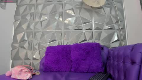 Snapshot of danaandthamaraangels chatting on March 2025 10:17:02 PM online show from March 2025 10:17:02 PM