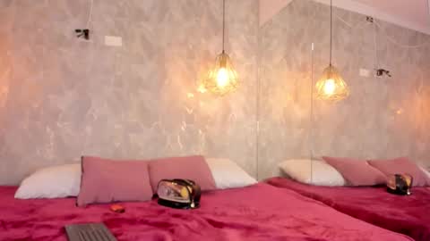 Snapshot of danaandthamaraangels chatting on October 2025 10:58:01 PM online show from October 2025 10:58:01 PM