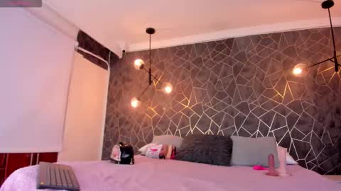 Snapshot of danaandthamaraangels chatting on October 2025 11:28:02 PM online show from October 2025 11:28:02 PM