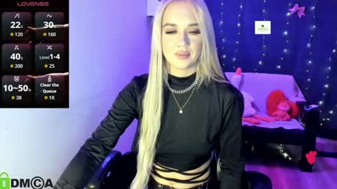 Snapshot of dances_queen chatting on July 2026 07:12:01 AM dances_queen online show from July 2026 07:12:01 AM