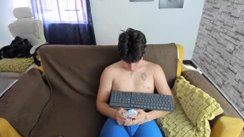 daniel_leon_c online show from April 2026 06:47:02 PM