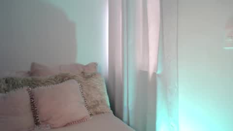 Lucia online show from September 2025 06:52:02 PM