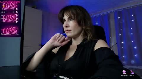 Daniela Cooper online show from October 2025 12:50:01 PM