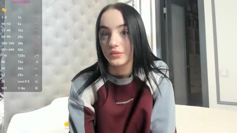 Mia online show from December 2025 11:06:01 AM