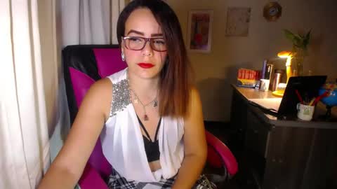 Snapshot of danielle_rose_ chatting on April 2026 01:50:02 PM Angie online show from April 2026 01:50:02 PM