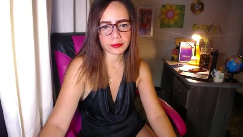 Snapshot of danielle_rose_ chatting on May 2026 02:45:02 PM Angie online show from May 2026 02:45:02 PM