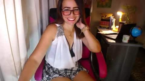 Snapshot of danielle_rose_ chatting on June 2026 03:03:02 PM Angie online show from June 2026 03:03:02 PM