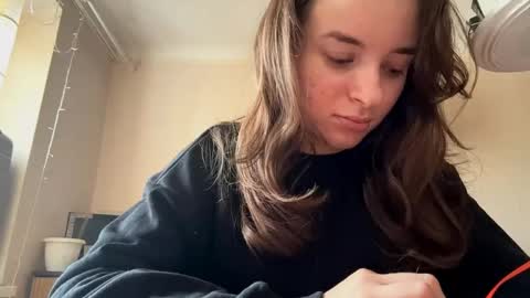 Mia online show from October 2025 06:48:01 AM