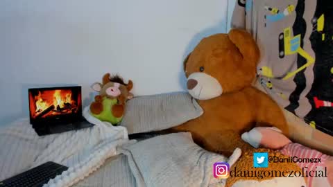 Snapshot of danii_rose chatting on July 2026 04:28:02 AM Rose online show from July 2026 04:28:02 AM