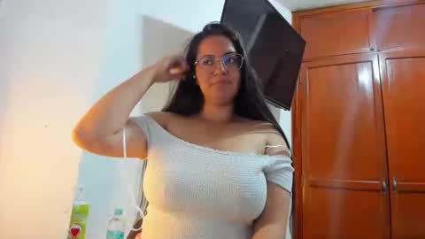 Dani online show from November 2025 01:14:02 AM