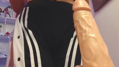 Snapshot of danmsel chatting on January 2025 04:01:01 AM Pau online show from January 2025 04:01:01 AM