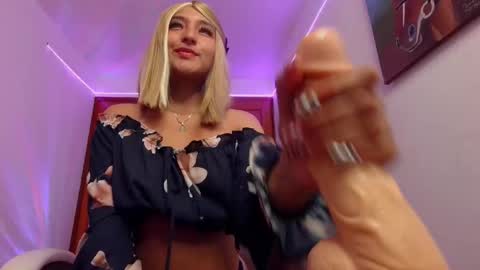 Snapshot of danmsel chatting on February 2025 03:38:02 PM Pau online show from February 2025 03:38:02 PM