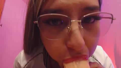 Snapshot of danmsel chatting on October 2025 06:31:02 PM Pau online show from October 2025 06:31:02 PM