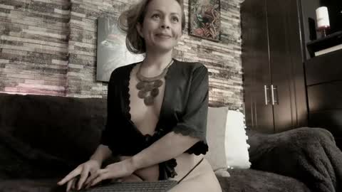 Snapshot of danna_johnson2 chatting on December 2024 12:09:02 AM natalia online show from December 2024 12:09:02 AM