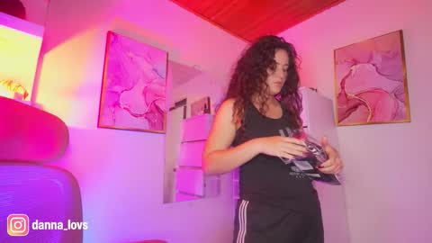 Danna Lovs online show from November 2025 07:03:01 PM