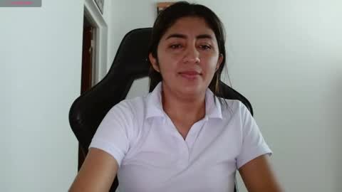 Snapshot of danna_peterson chatting on April 2026 08:28:01 PM Danna online show from April 2026 08:28:01 PM