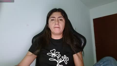 Snapshot of danna_peterson chatting on June 2026 08:33:01 PM Danna online show from June 2026 08:33:01 PM