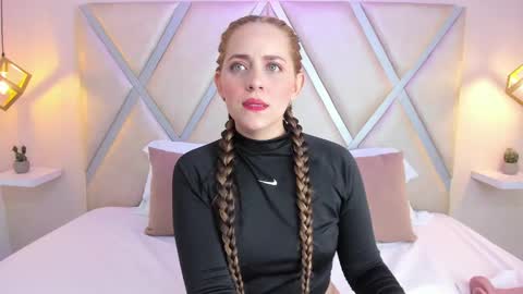 Danna  online show from October 2025 11:18:02 AM