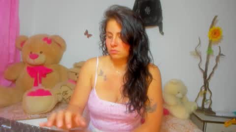 Danna Sofia jeins online show from October 2025 09:05:02 AM