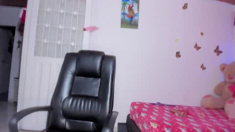 Danna Sofia jeins online show from January 2026 01:02:02 PM