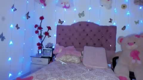 Danna Sofia jeins online show from March 2026 03:27:02 PM