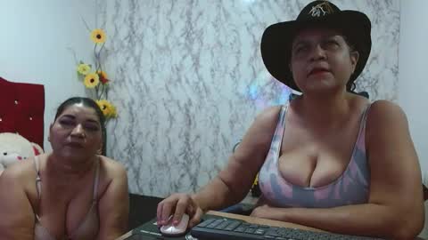 dannalanegra2 online show from November 2025 05:24:02 PM