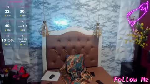 Snapshot of dannapetitee chatting on June 2026 05:12:01 AM Danna online show from June 2026 05:12:01 AM