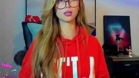 Snapshot of danniecarton chatting on February 2025 04:46:02 AM danniecarton online show from February 2025 04:46:02 AM