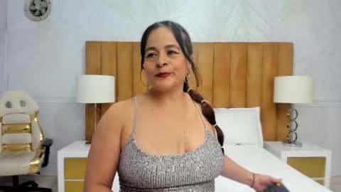 Daphne online show from February 2025 03:06:01 AM