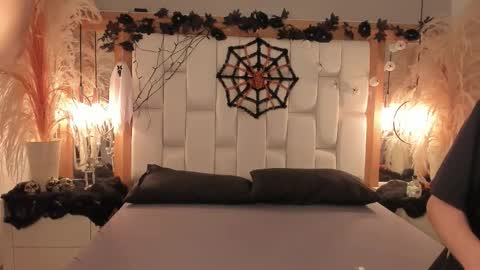 daphne_and_roger online show from October 2025 11:32:02 AM