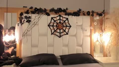 daphne_and_roger online show from October 2025 11:23:02 AM