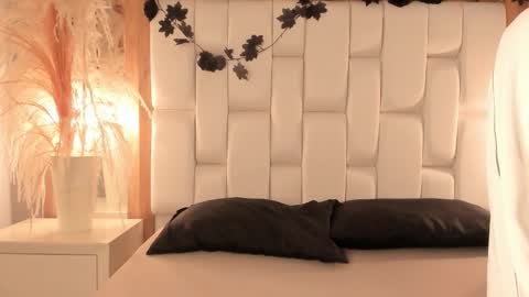 daphne_and_roger online show from December 2025 11:06:02 AM