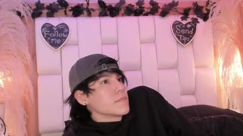 daphne_and_roger online show from April 2026 11:06:01 AM