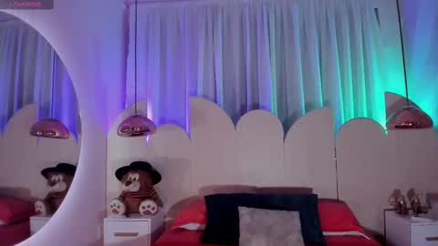 Daphne online show from February 2025 11:39:02 AM