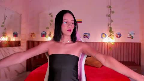 Snapshot of daphne_courtis chatting on July 2026 03:02:01 AM Daphne online show from July 2026 03:02:01 AM