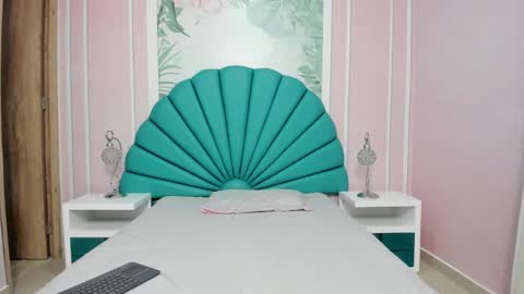 Daphne  online show from January 2025 02:11:01 AM