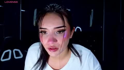 Snapshot of daphne_nicole_b chatting on July 2026 01:06:01 PM daphne_nicole_b online show from July 2026 01:06:01 PM