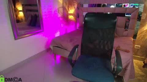 Snapshot of daphne_walton chatting on February 2026 11:28:02 AM daphne_walton online show from February 2026 11:28:02 AM