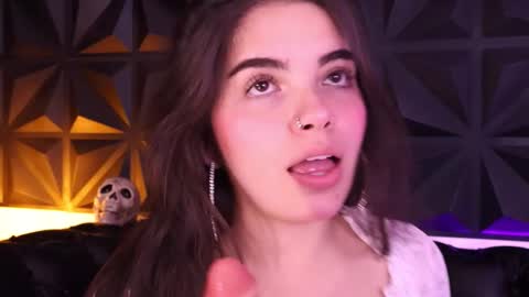 Daphne online show from October 2025 01:18:02 PM