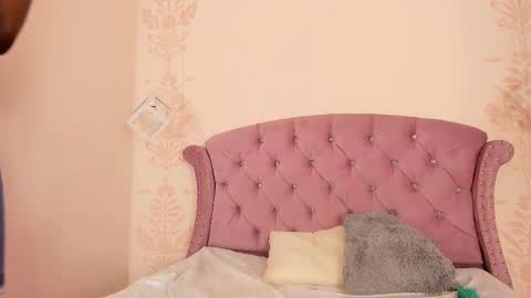 Daphne online show from September 2025 08:57:02 PM