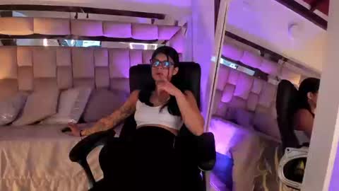 Daphne online show from September 2025 12:38:01 PM