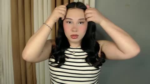 Snapshot of darcy_world chatting on February 2025 12:41:02 AM DARCY online show from February 2025 12:41:02 AM