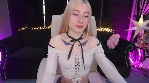 dariadelly online show from May 2026 02:00:02 PM