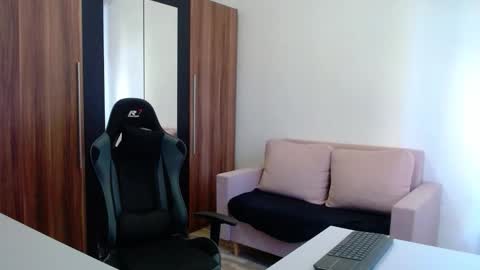 darius_94 online show from October 2025 08:48:01 AM