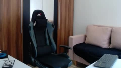 darius_94 online show from February 2026 07:51:01 AM