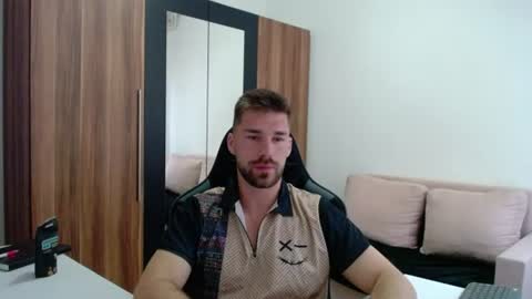 Snapshot of darius_94 chatting on June 2026 04:06:01 AM darius_94 online show from June 2026 04:06:01 AM