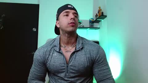 Darius Phoenix  online show from December 2025 07:32:01 PM