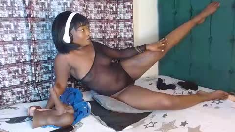 Snapshot of dark_chocolate0 chatting on October 2025 05:46:01 AM becky online show from October 2025 05:46:01 AM