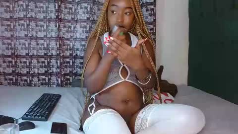 Snapshot of dark_chocolate0 chatting on October 2025 06:58:02 AM becky online show from October 2025 06:58:02 AM